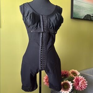 Black Shapewear Bodysuit/FAJA